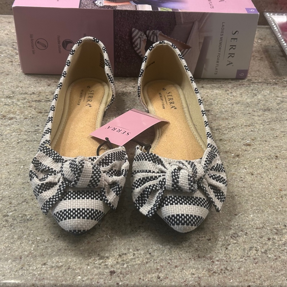 🌸 NEW 🌸 Serra Navy/White Bow Flats